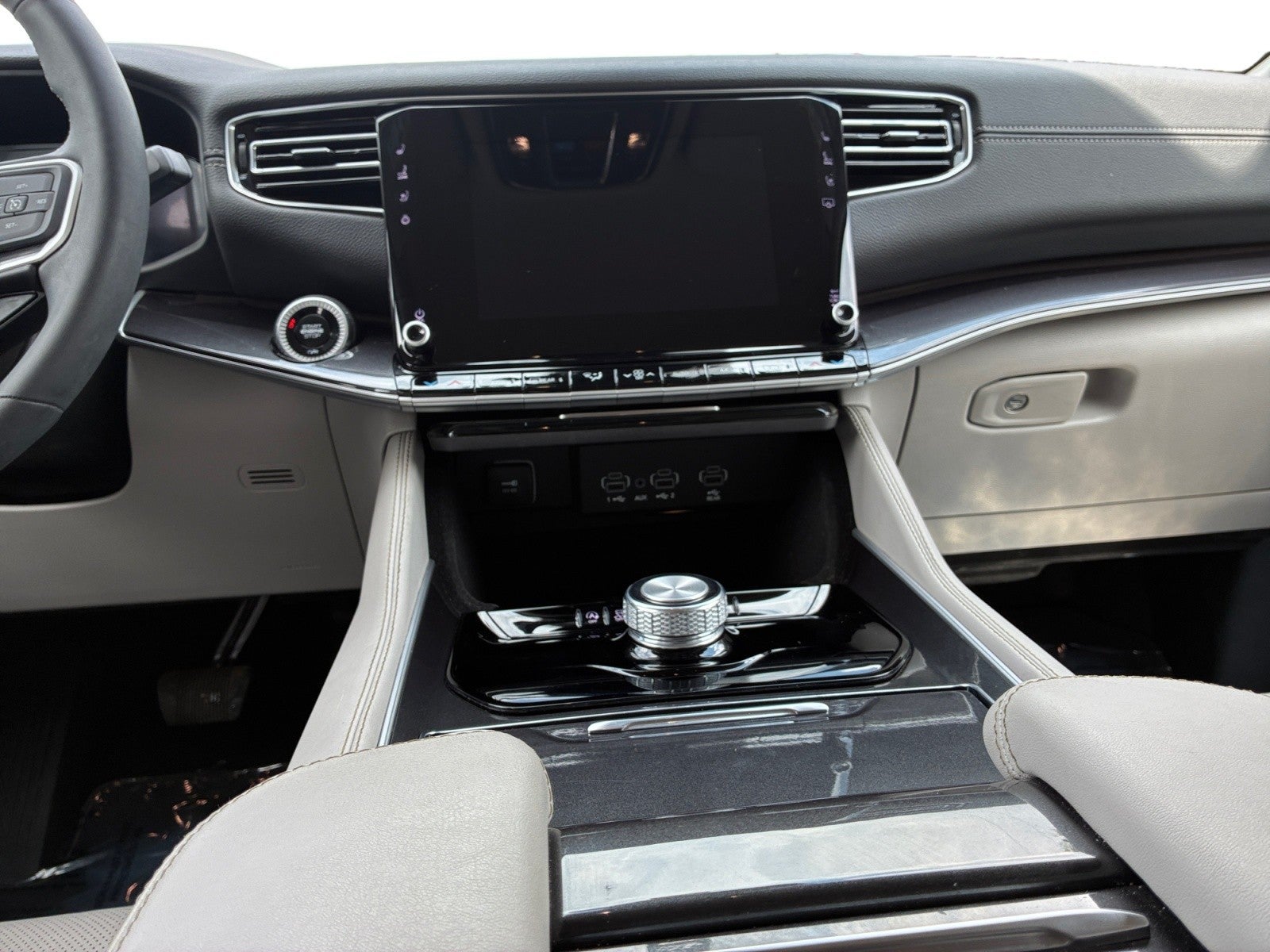 2024 Jeep Wagoneer 4x2