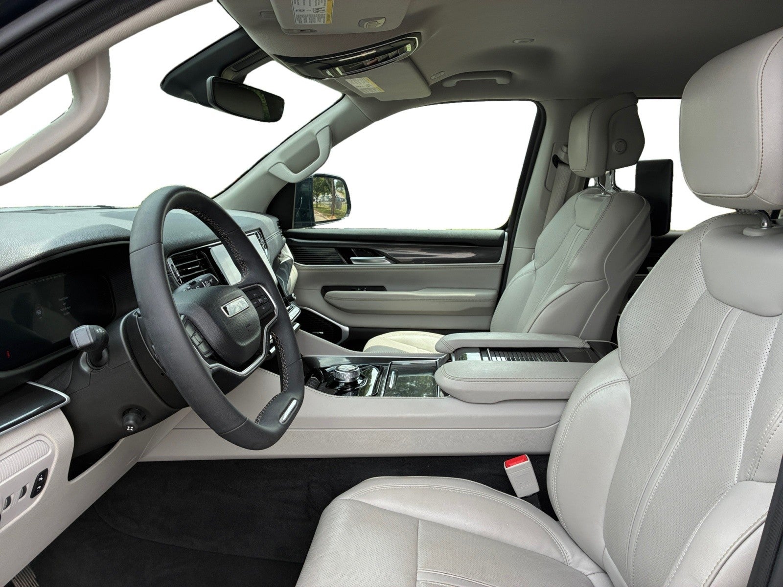 2024 Jeep Wagoneer 4x2