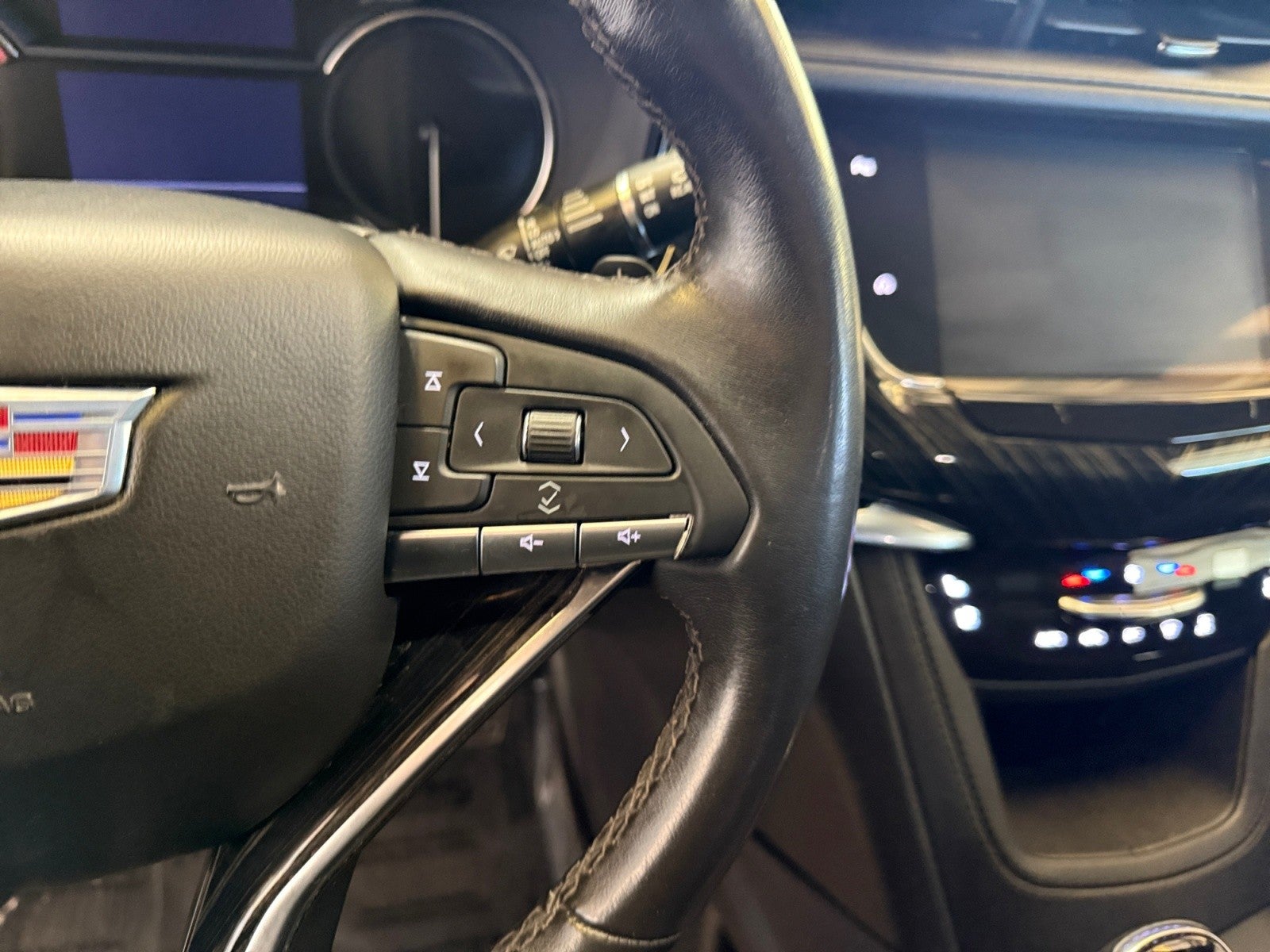 2023 Cadillac XT6 FWD Premium Luxury