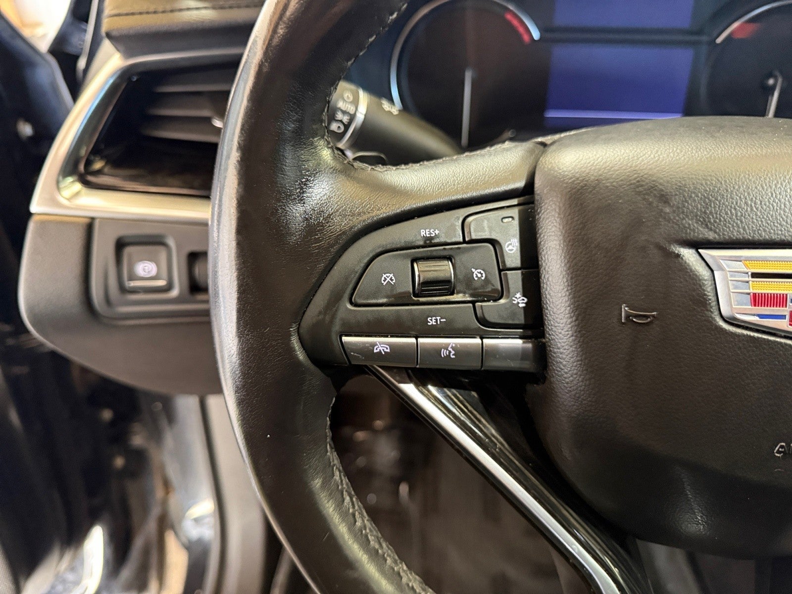 2023 Cadillac XT6 FWD Premium Luxury