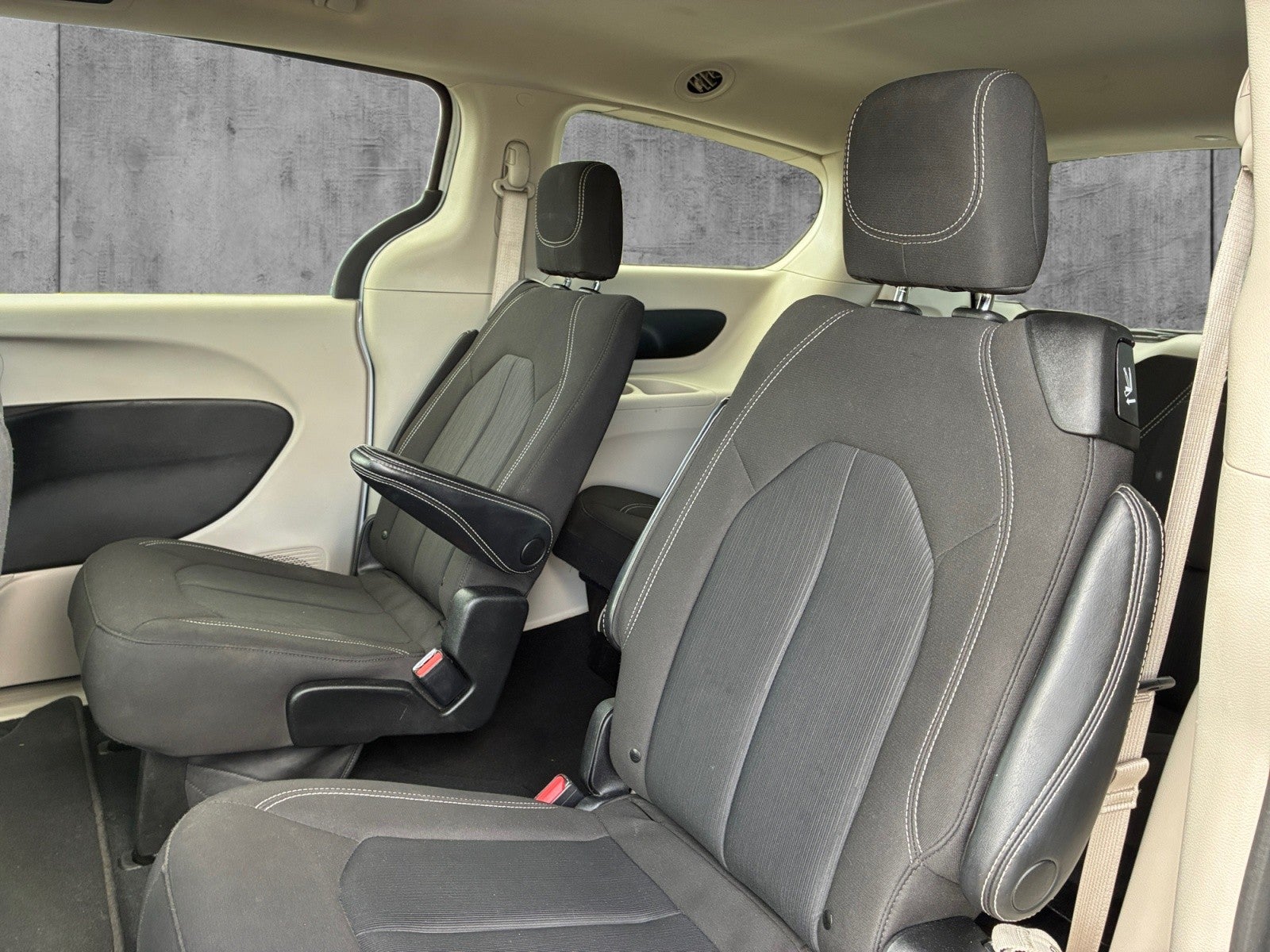 2023 Chrysler Voyager (fleet-only) LX