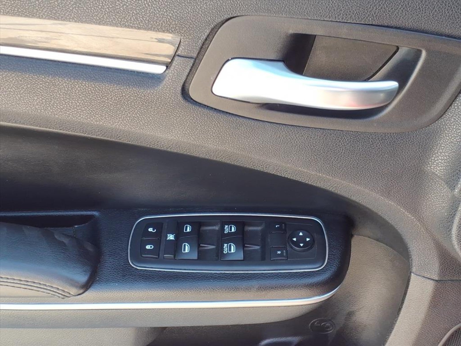 2017 Chrysler 300 Limited