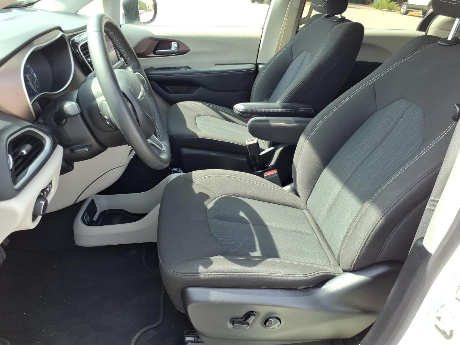 2023 Chrysler Voyager (fleet-only) LX