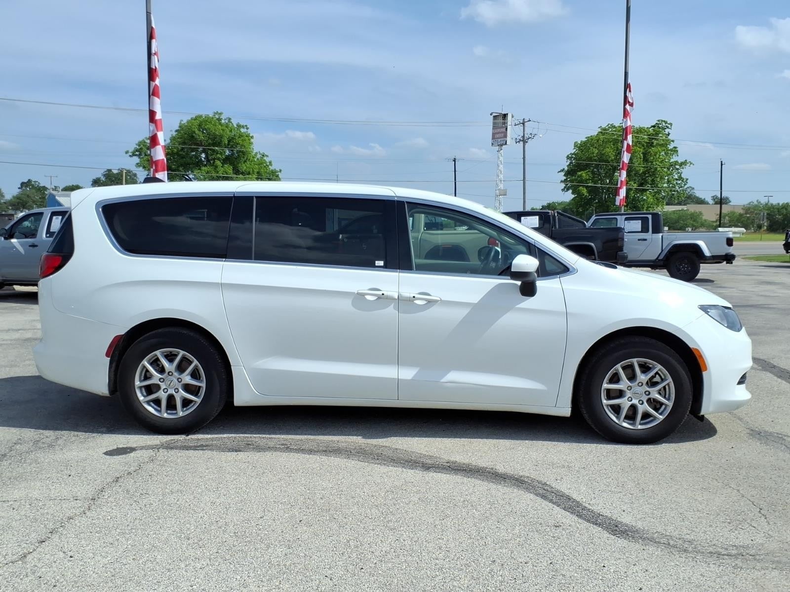 2023 Chrysler Voyager (fleet-only) LX