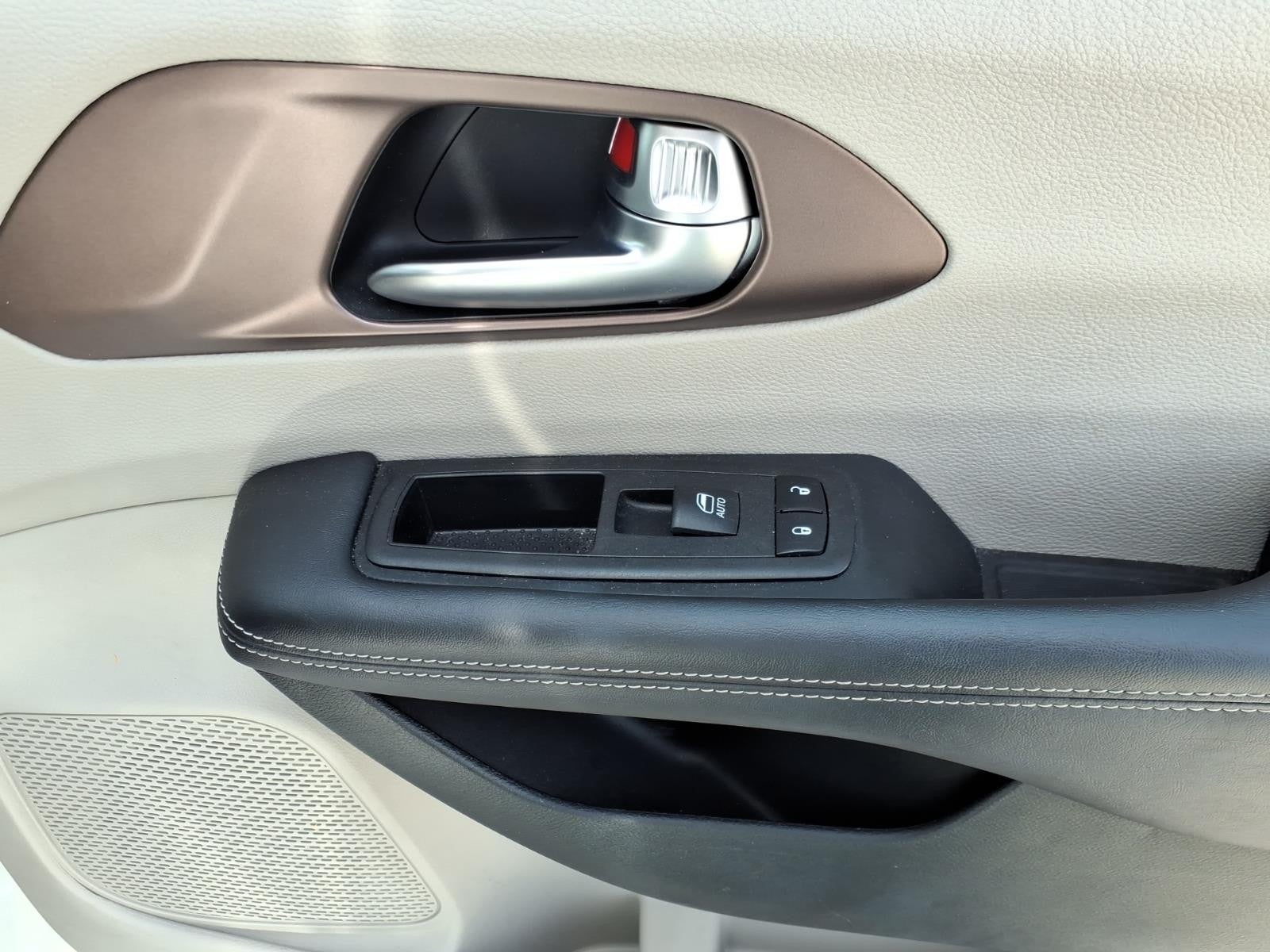 2023 Chrysler Voyager (fleet-only) LX