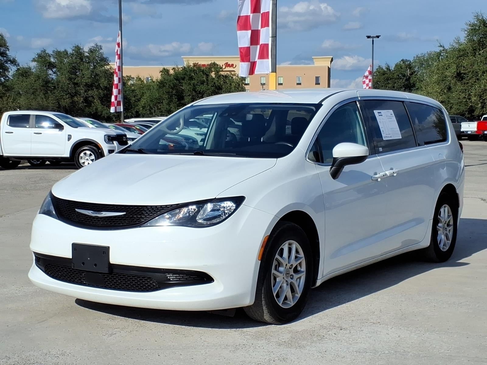 2023 Chrysler Voyager (fleet-only) LX