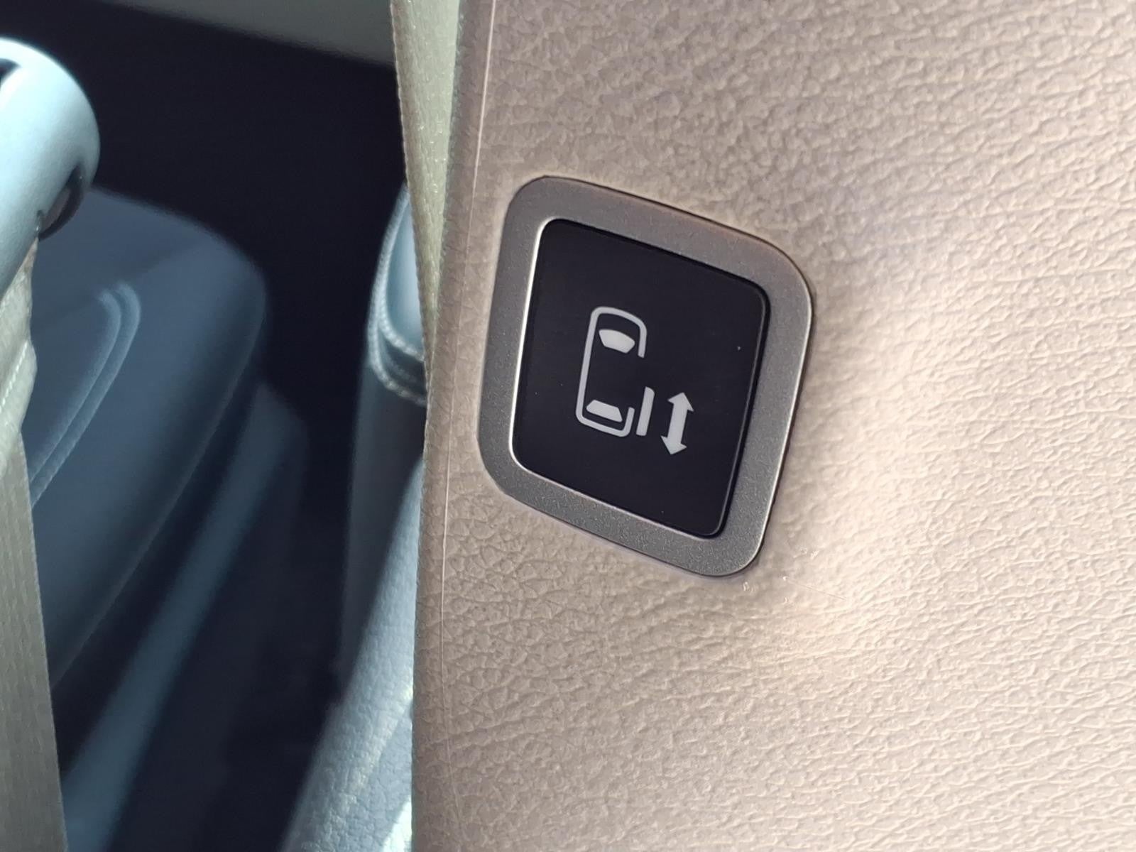 2023 Chrysler Voyager (fleet-only) LX