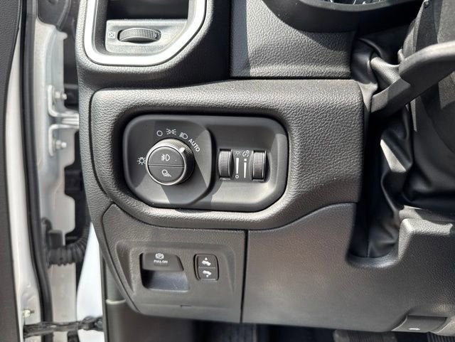 2025 RAM 1500 Big Horn Crew Cab 4x4 5'7" Box