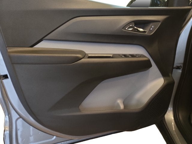 2027 Chevrolet Bolt LT - Photo 10