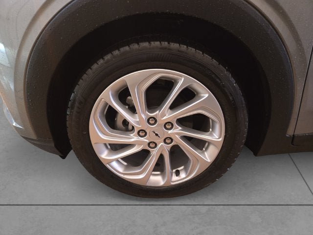 2027 Chevrolet Bolt LT - Photo 9