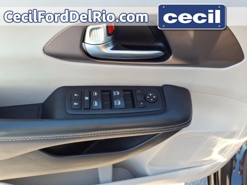 2023 Chrysler Voyager (fleet-only) LX
