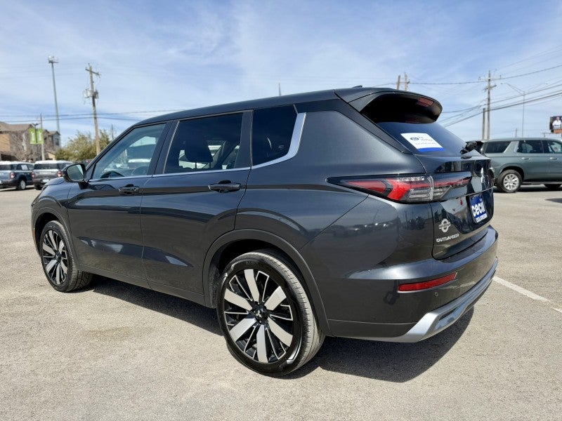 2025 Mitsubishi Outlander SE