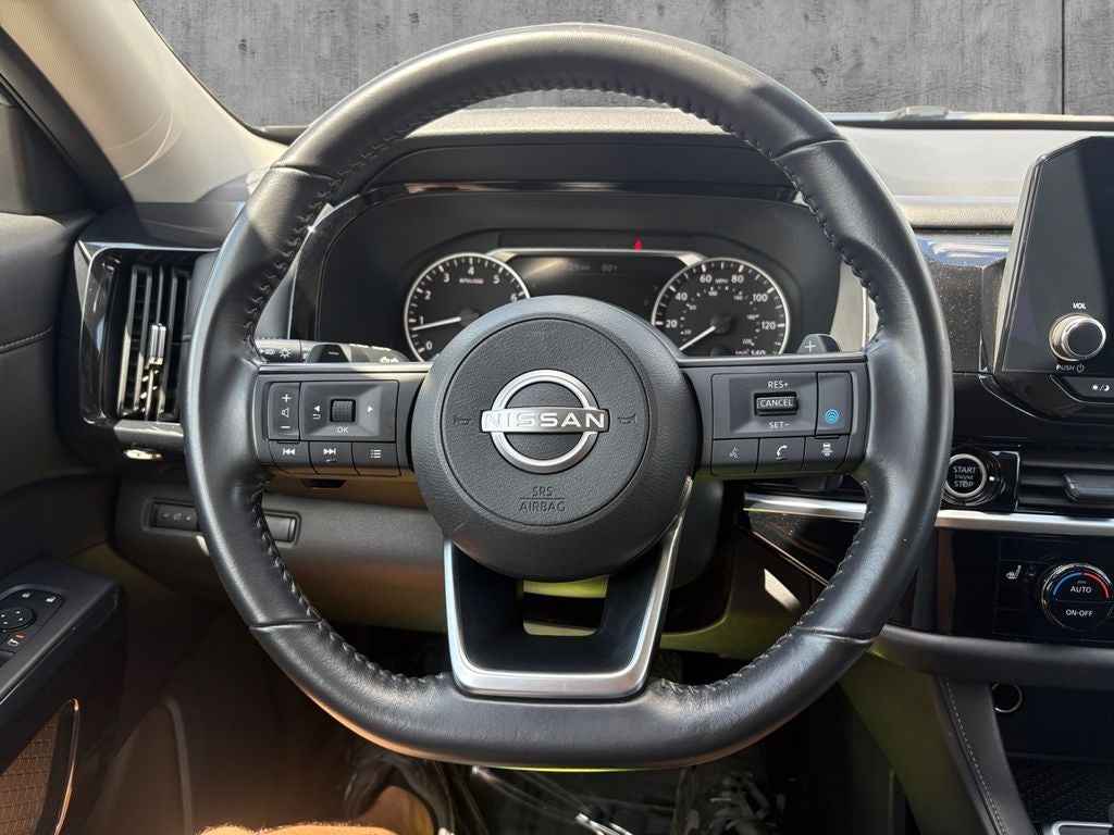 2024 Nissan Pathfinder SV