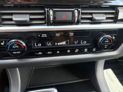 2024 Nissan Pathfinder SV